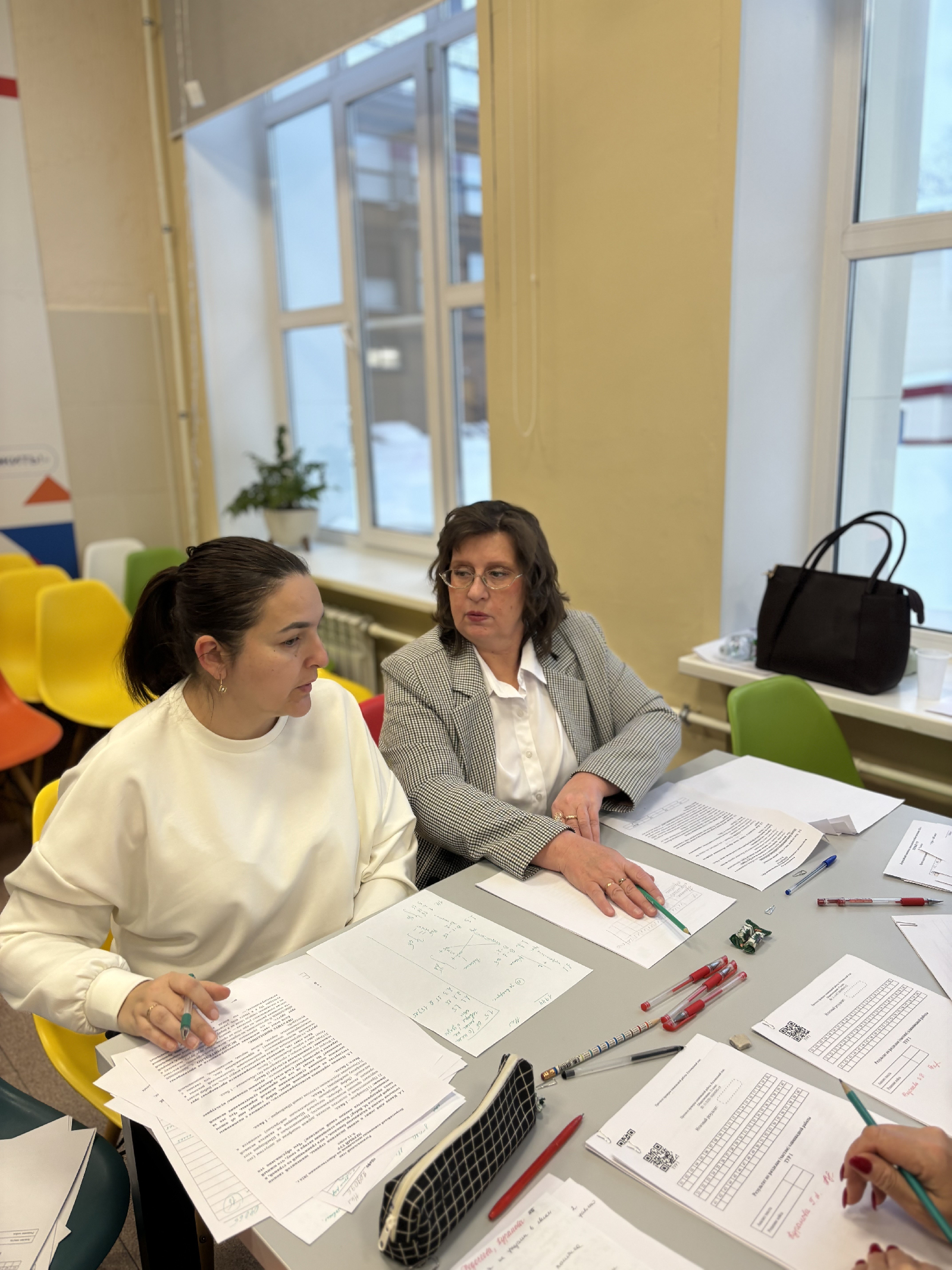 6 февраля 2026 года завершился региональный этап Всероссийской олимпиады школьников по обществознанию, в рамках которого доценты кафедры ВИиО Т.В. Гаврилова и Л.Ю. Федосеева (председатель и сопредседатель жюри) приняли участие в организации проверки работ участников олимпиады и проведении процедуры апелляции